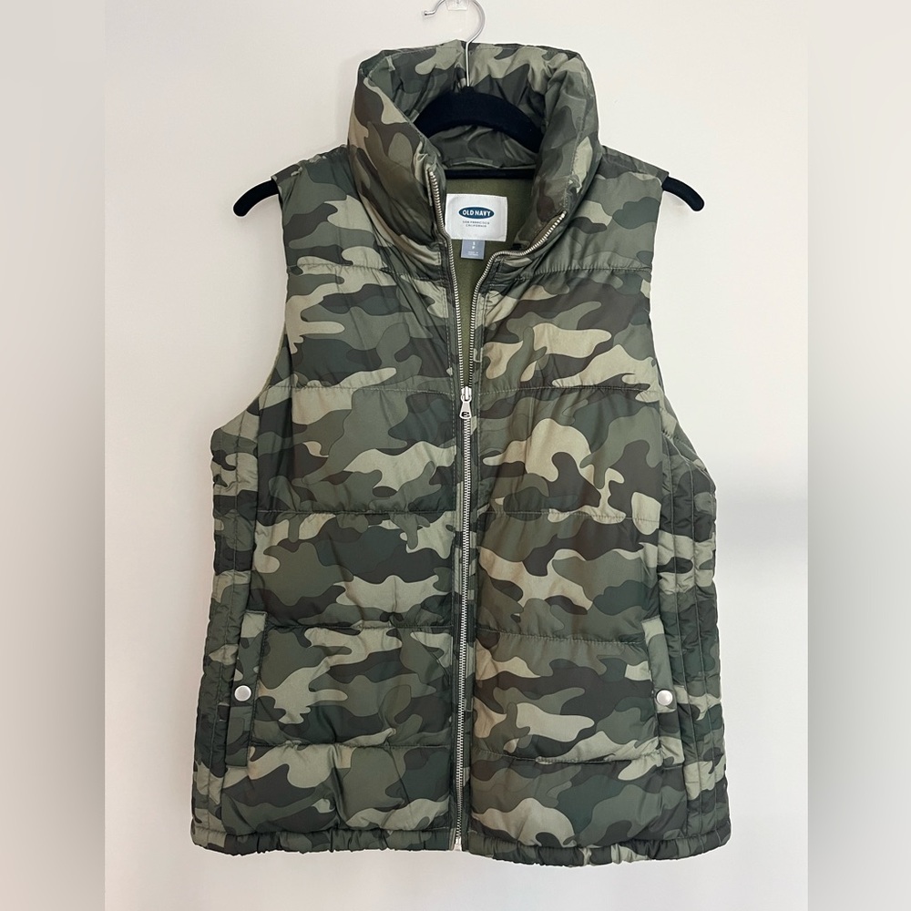 Old Navy Camo fleece-lined Puffer Vest